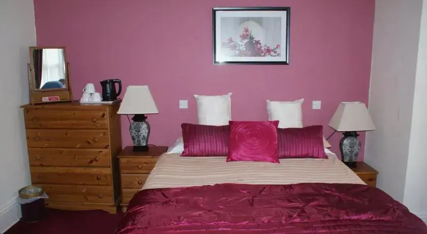 Lyn Glary Hotel