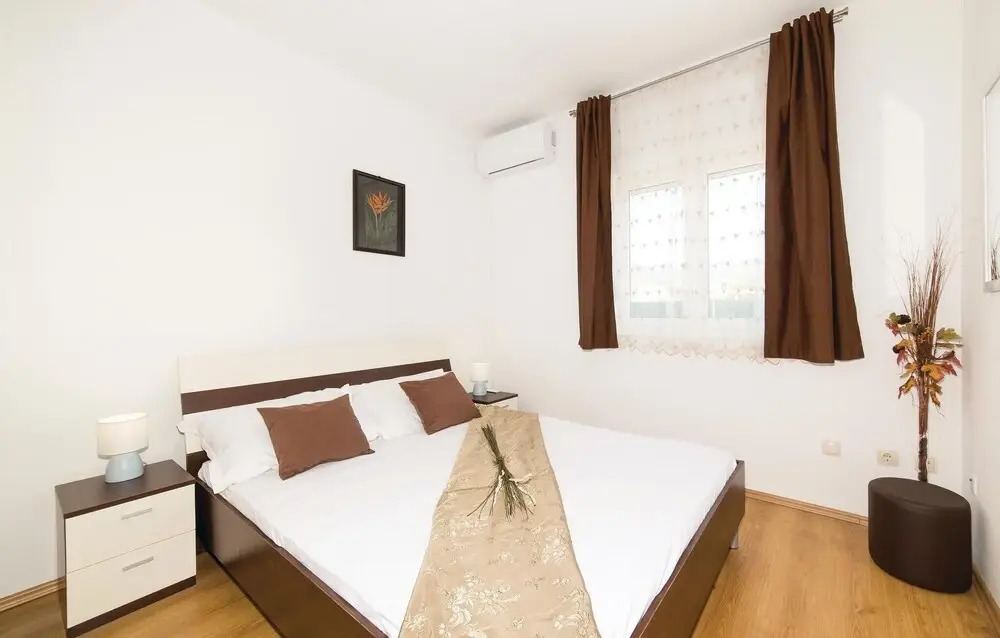 Three-Bedroom Holiday Home In Kastel Stafilic