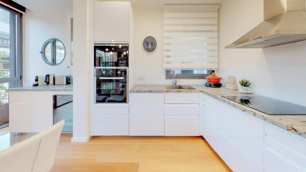 Pleasant 3BR Penthouse in Shenkin by HolyGuest