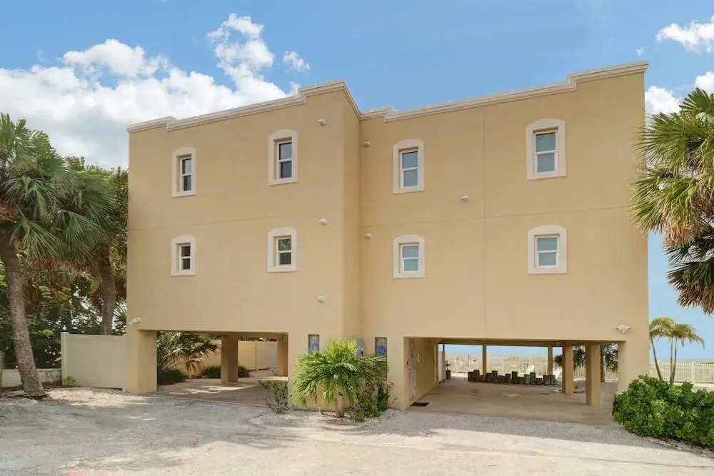 New Listing! Beachfront Bliss W/ Stunning Views 3 Bedroom Townhouse