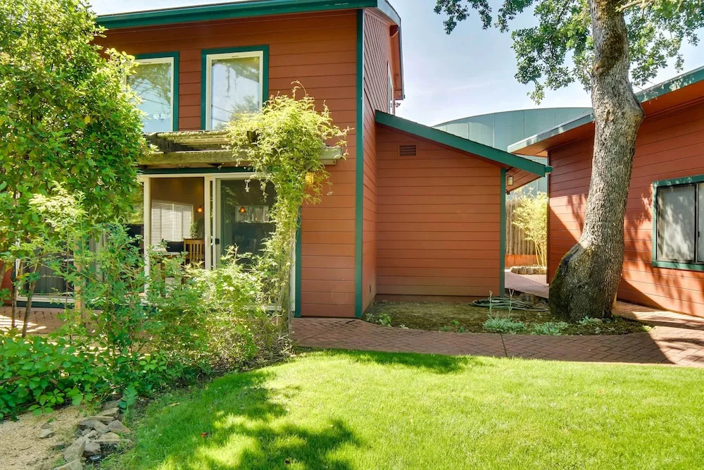 'hilltop Loft' Ukiah Vacation Rental!