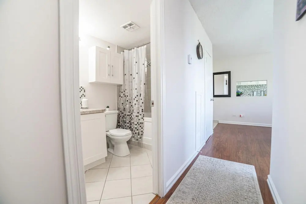 Beautiful 2bdr Suite w Parking Patio Coffee Wifi