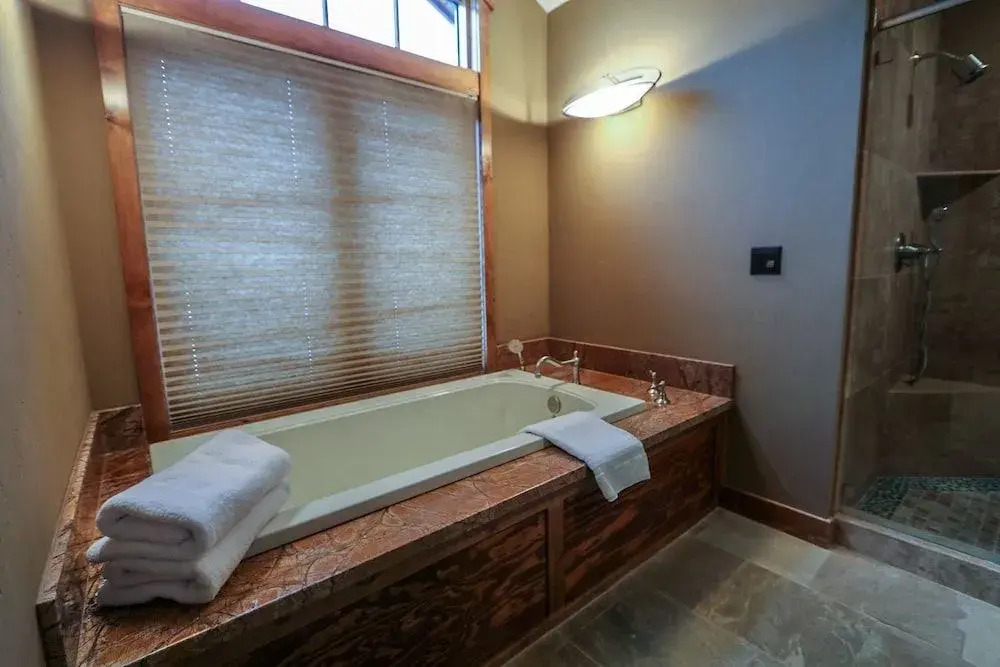 Stonegate #5 5 Bedroom Home by RedAwning