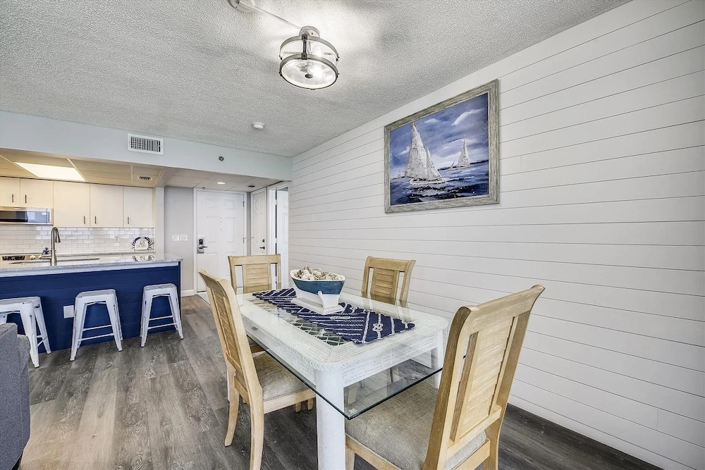 Long Beach Tower 3, #1303 - Completely Renovated 2 Bedroom . 2 Condo by RedAwning