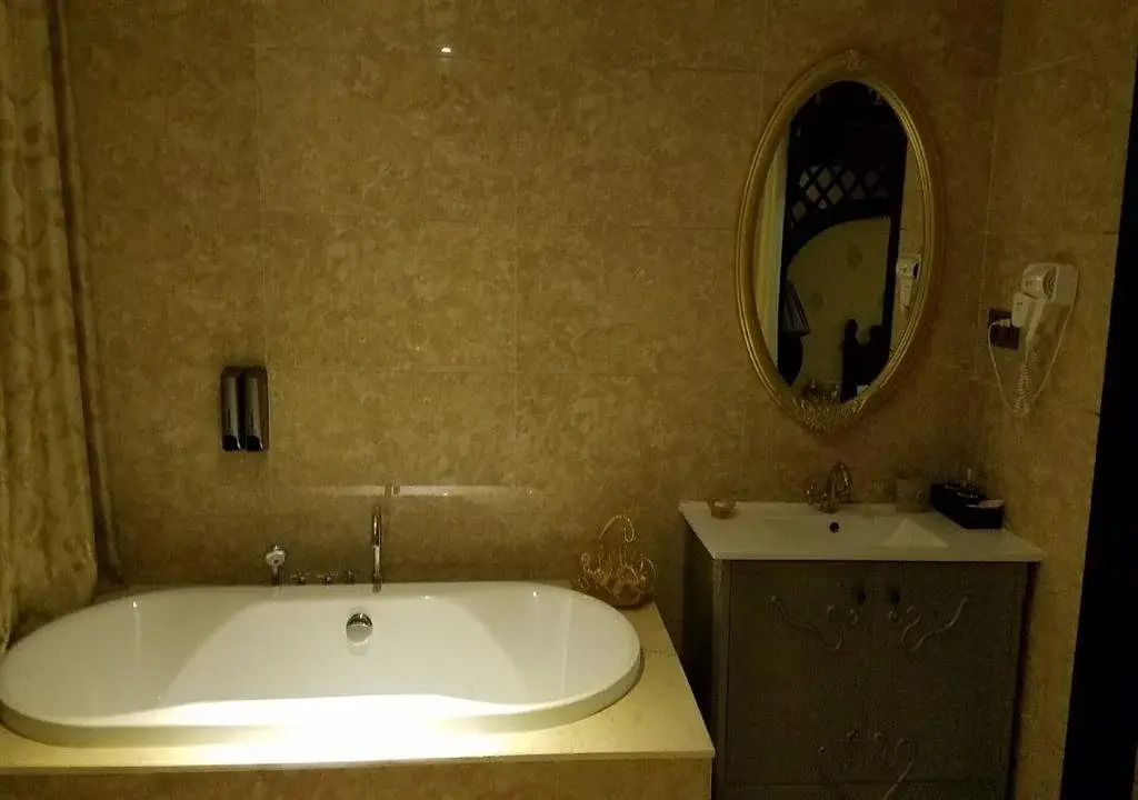 Xiamen Alice Theme Hotel