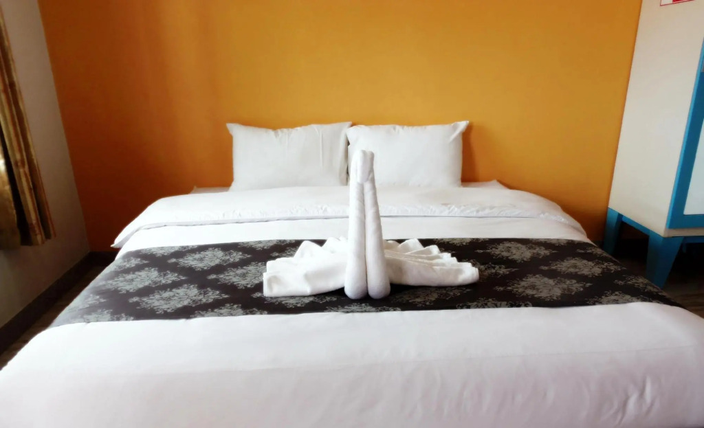 Vipat Bungkan Hotel