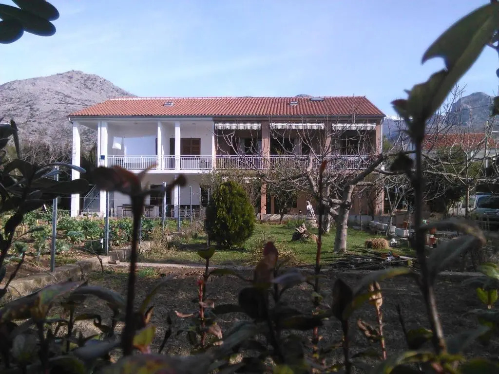 Apartments Lana