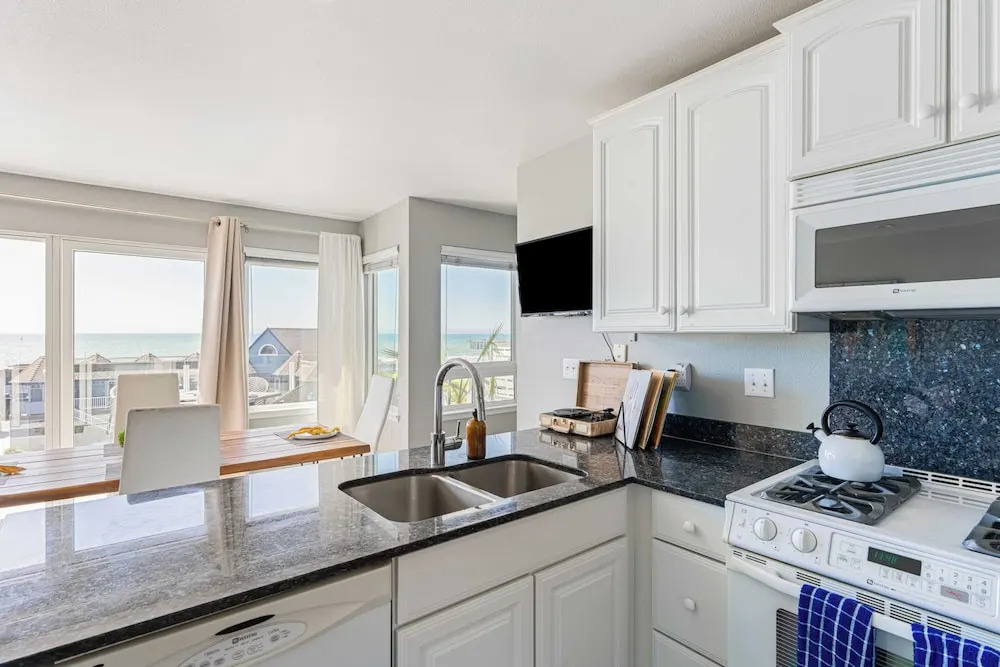 Cayucos Duo 2 Bungalows w/ Views & Lounge Space Pet Friendly