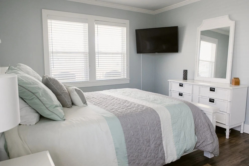 Holden Pattern 4 Bedroom Home by RedAwning