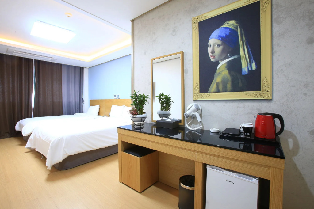 Line Hotel