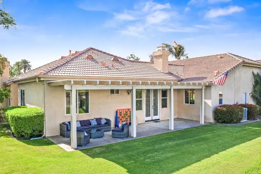 New Listing Luxurious Getaway Near Polo Fields home of Coachella, Stagecoach Sleeps 11 Pool,Parking, Golf, Spa, Coffee