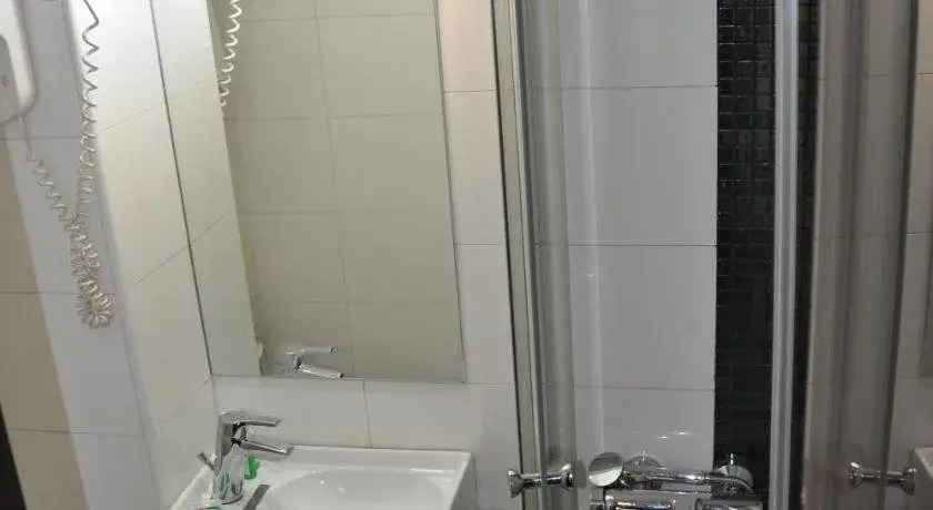 Eva Hotel Piraeus