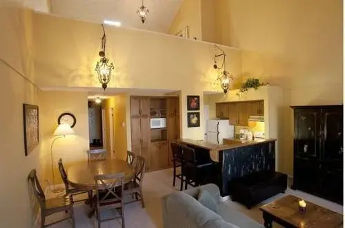 Innwest Kirkwood Inn