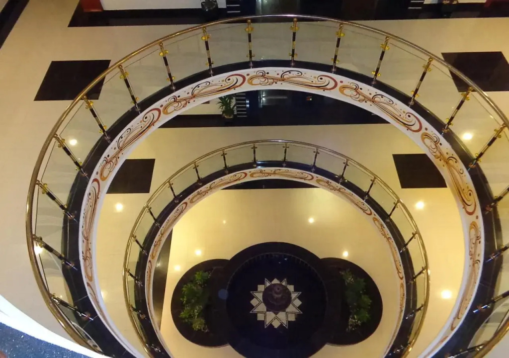 Meral Crown Hotel
