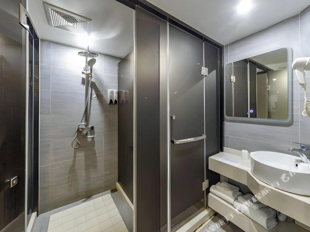 Shanghai Kuke Zhishang Hotel (Nanjing West Road Subway Station Store)