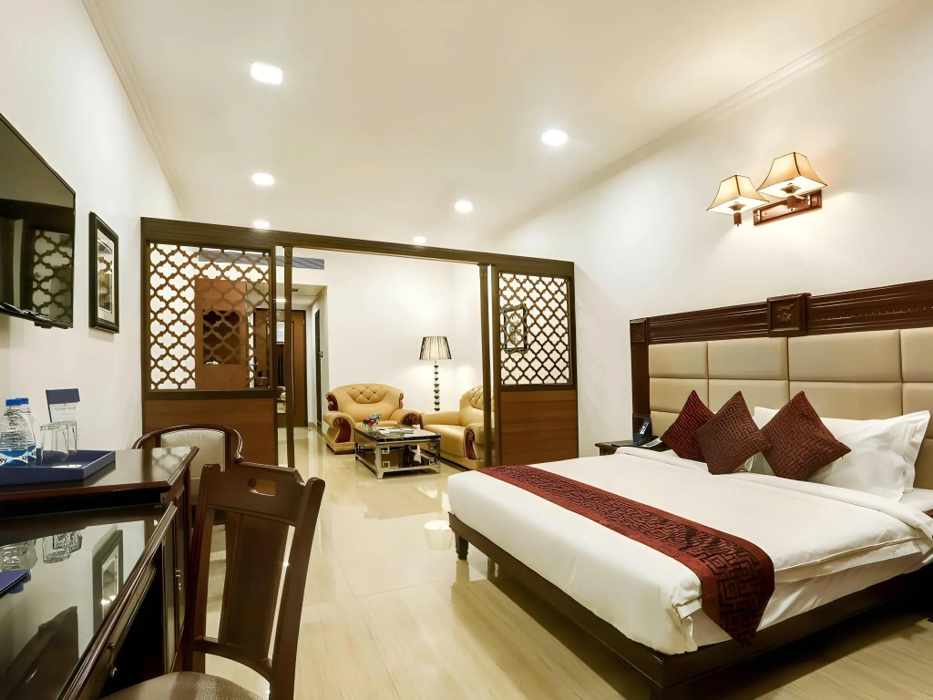 Golden Chariot Vasai Hotel
