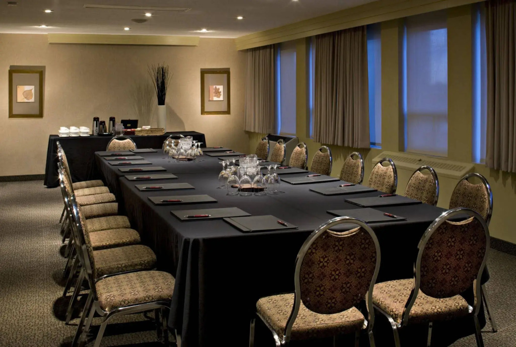 Carriage House Hotel and Conference Centre