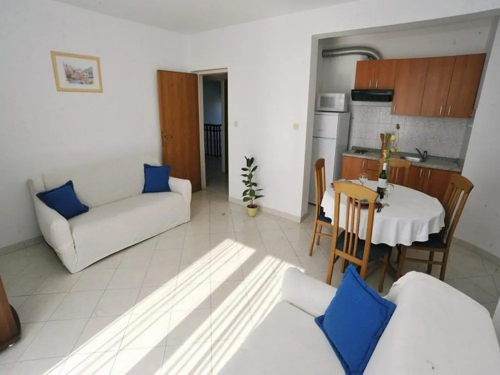 Apartments Anamarija