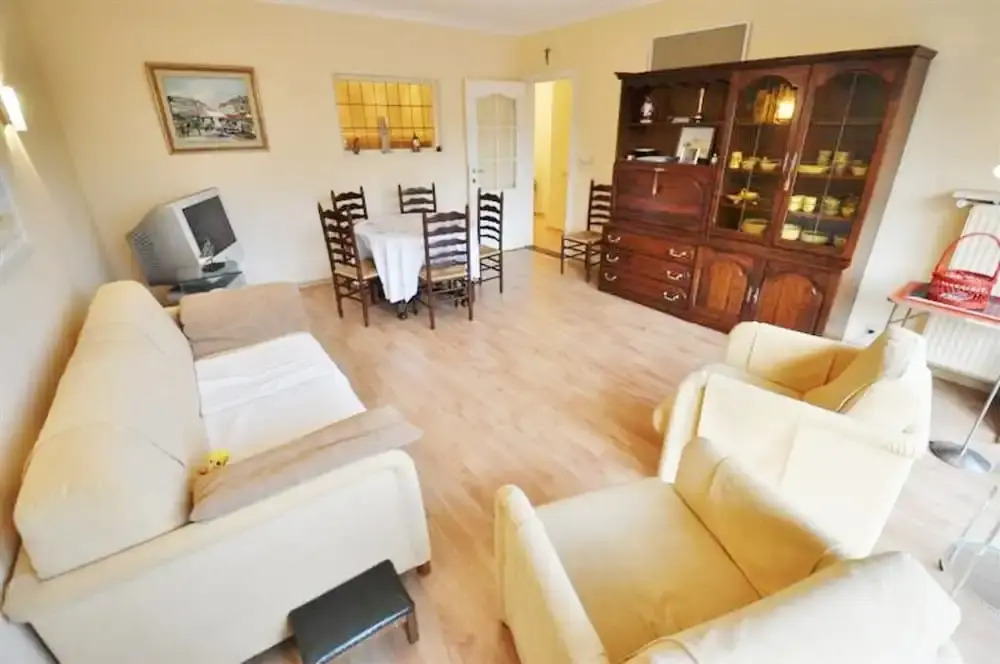 Pleasant Apartment With Nice View of Park