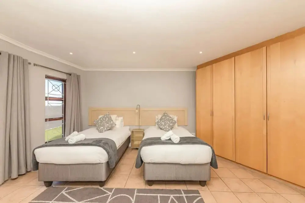 Spacious 4Br Home In Bo Kaap With Mountain And Ocean View 5 min From Cape Town CBD