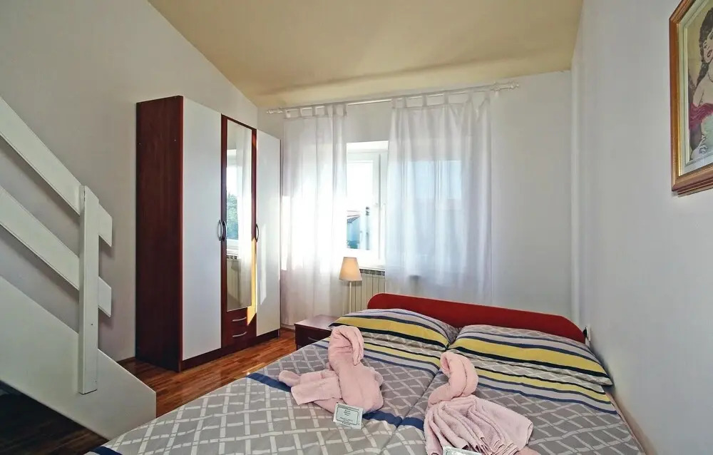 Beautiful Home in Umag With Wifi and 2 Bedrooms