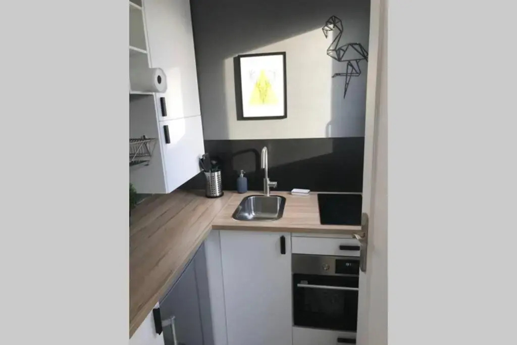 POILUS : Studio neuf avec PARKING