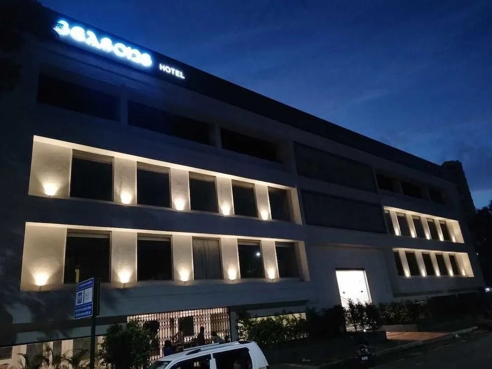 Seasons Hotel