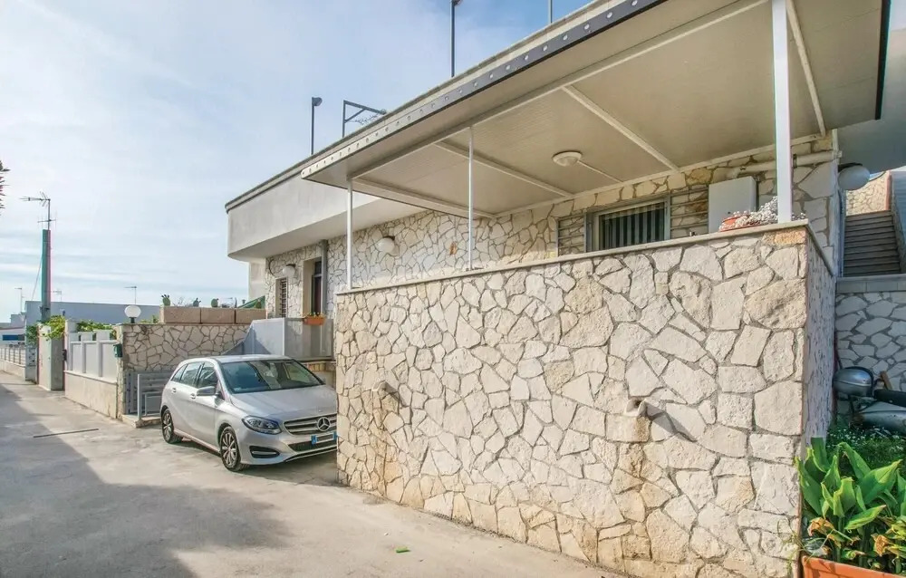 Beautiful Apartment in Bari With 3 Bedrooms and Wifi