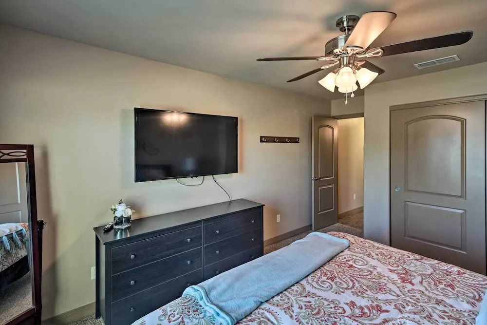 Pool, Hot Tub & Lake Views: Lake Havasu Home!
