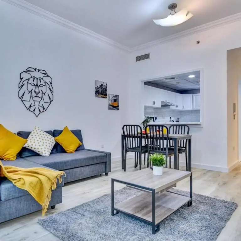 Stunning Apartment with balcony Dubai Marina