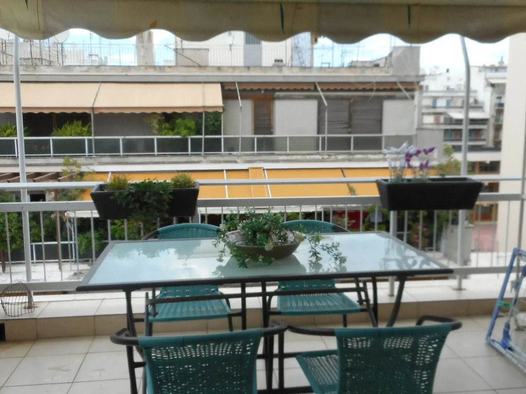 Snug apartment in Αθήνα with veranda