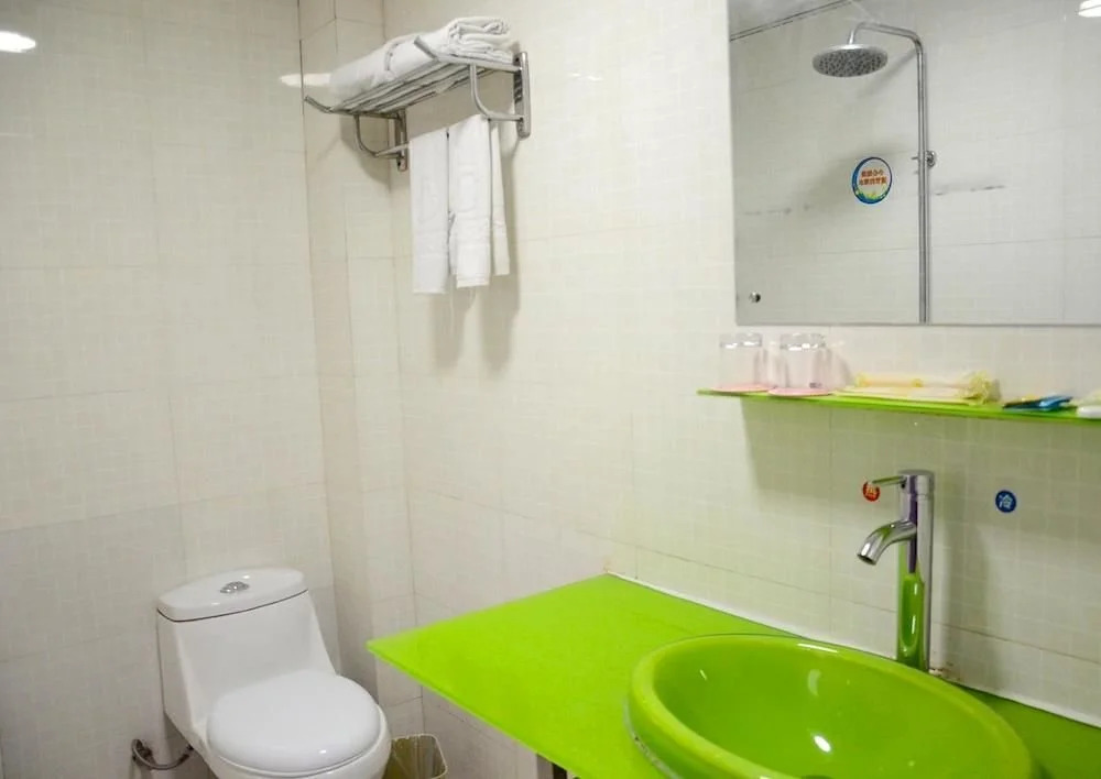 Shiyan Spring Fashion Hotel