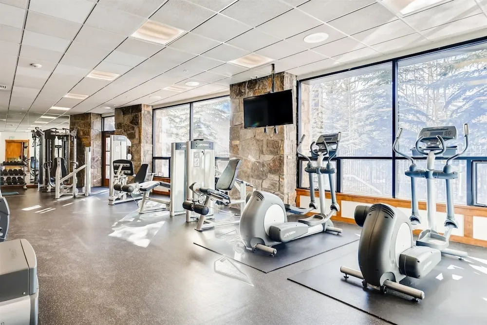 Luxury 4 Bedroom Penthouse Rental Off Main Street Within Walking Distance To Peak 9