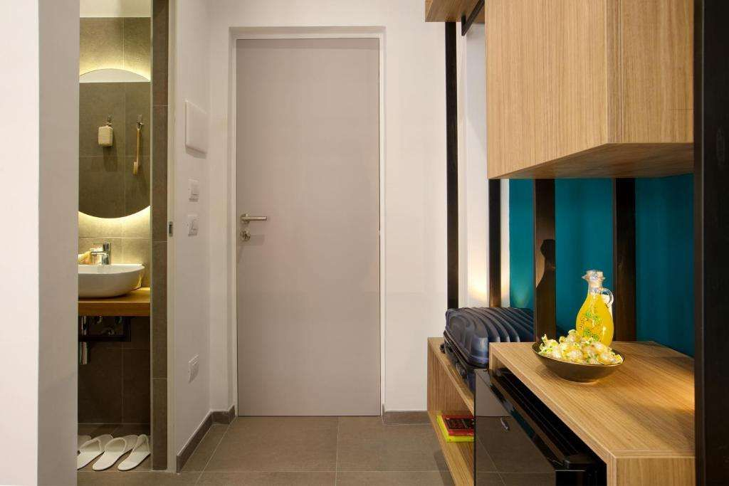 MARE FUORI ROOMS