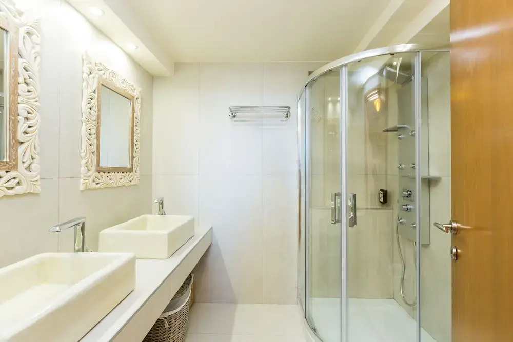 Leste Luxury Homes