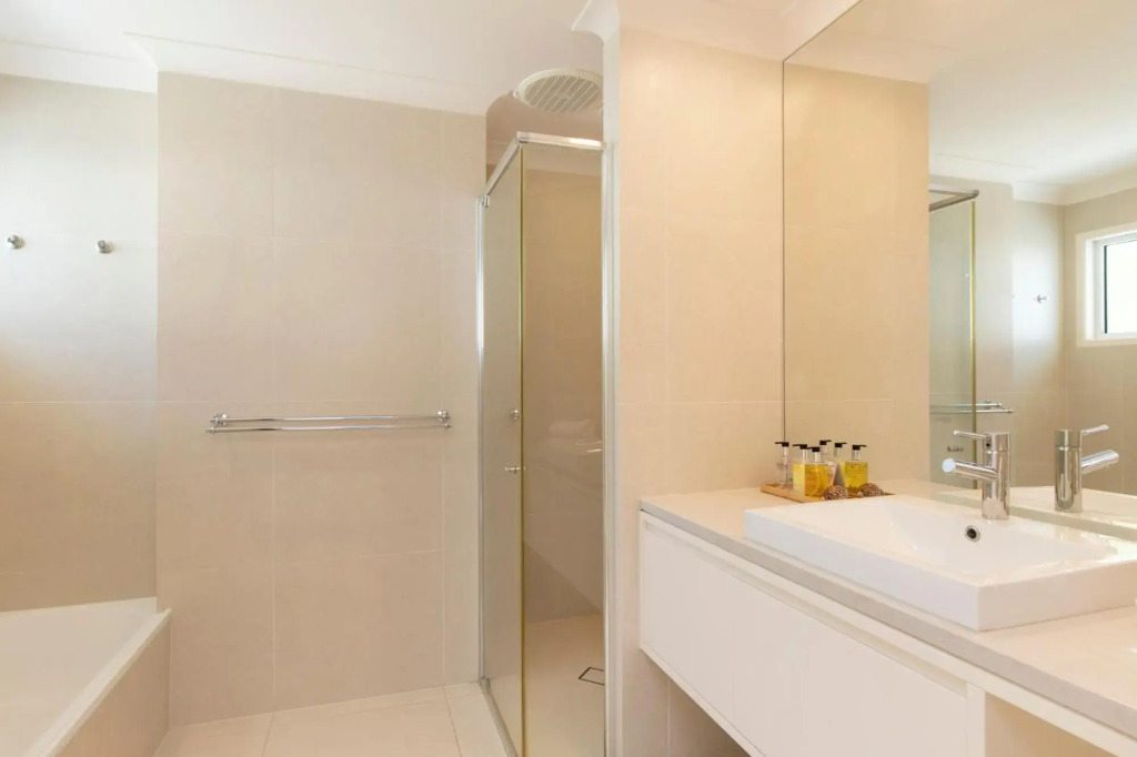The White House - Central Coolum with Spectacular Ocean Views and WiFi