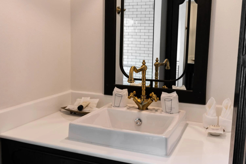 MORA Boutique Hotel
