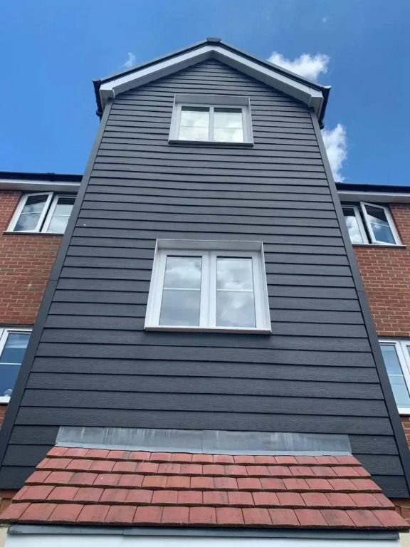 Bracknell Stylish 2 Bedroom Top Floor Apartment