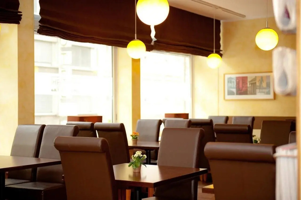 Hotel S16