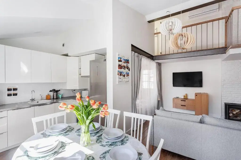 3 Bedroom Apartment 24h self check in, free parking, Ac, fireplace