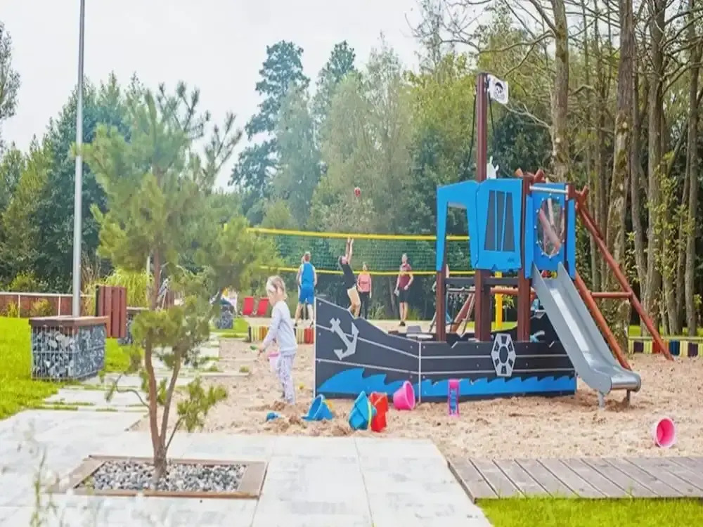 Spacious Holiday Homes With air Conditioning, Pool