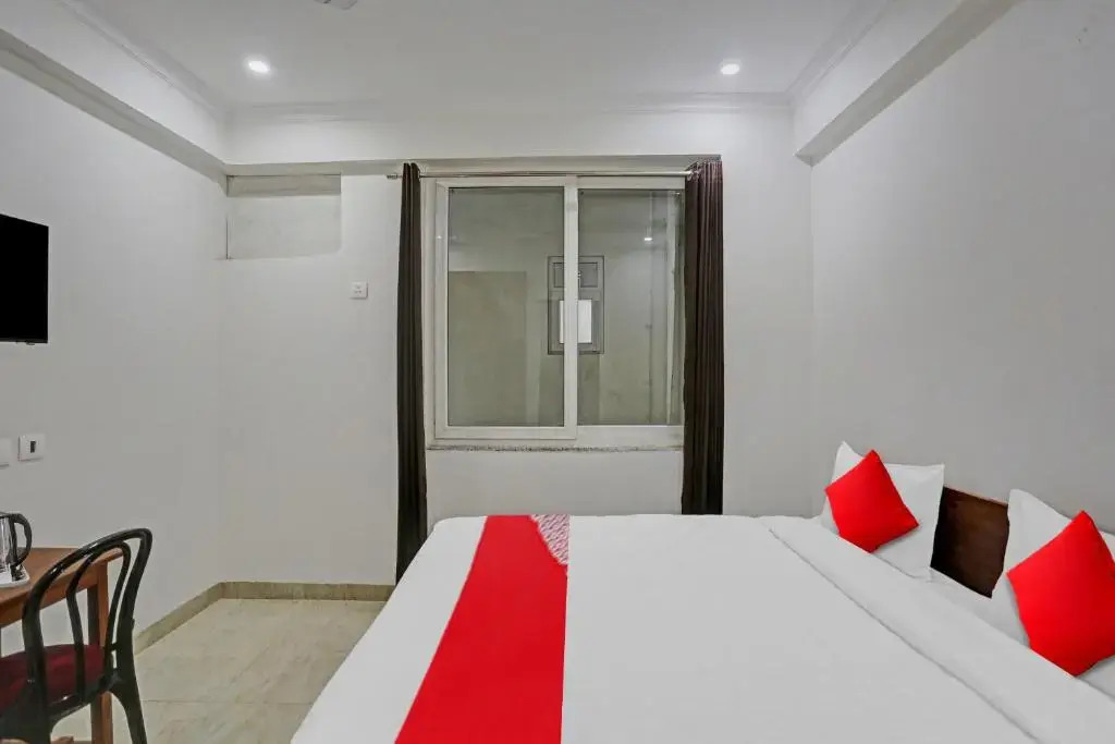 Flagship Unicorn Rooms Near Omaxe Celebration Mall