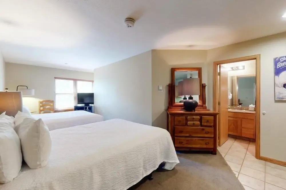 3 Bedroom Ski in Condo Only One Block From Historic Downtown, Shopping, Restaurants and Entertainment