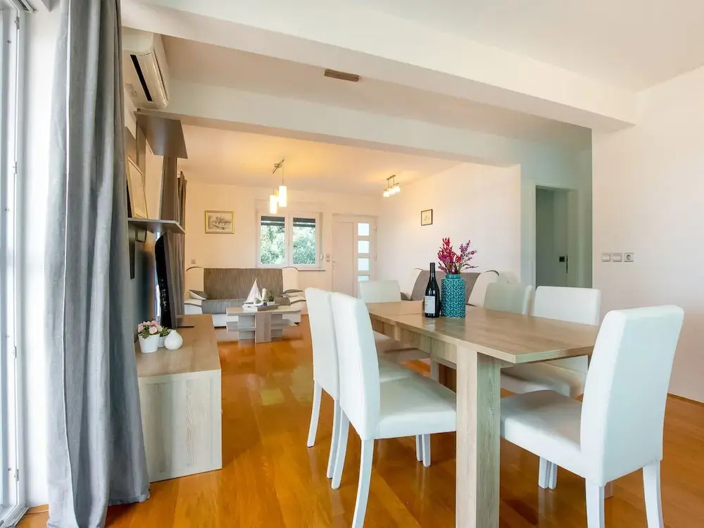 Elegant Apartment in Novalja near Sea