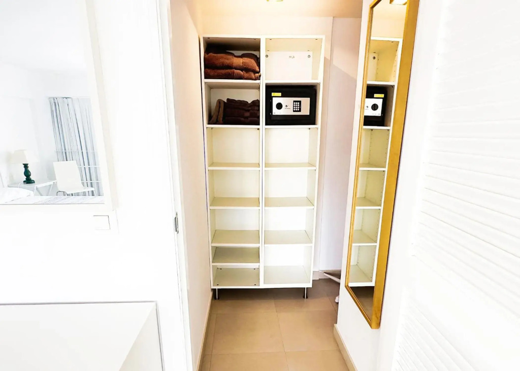 Skol 302 Super One-bedroom Duplex with Sea Views