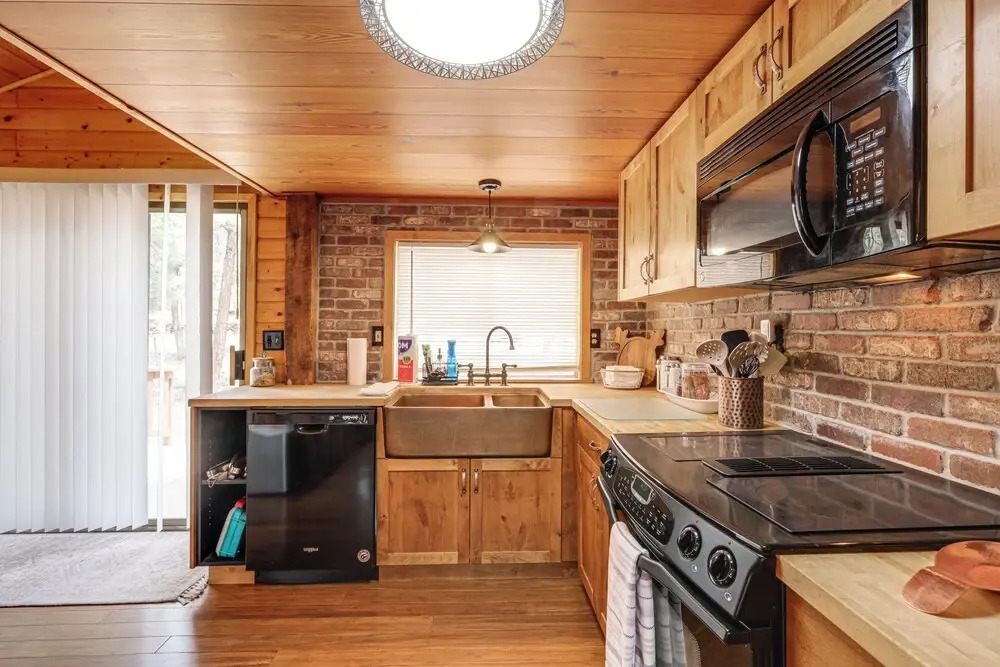 Private Hot Tub & Fire Pit: Pine Cabin Near Hiking