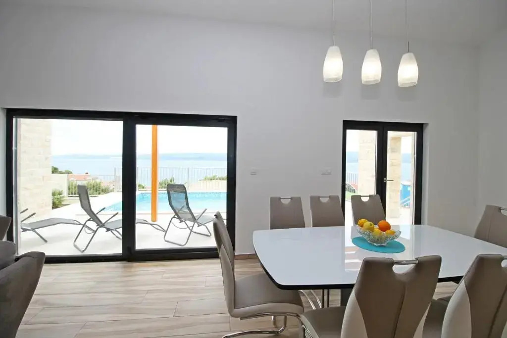 Villa Oslo - luxury place with sea views & heated pool, 300m far from sandy beach