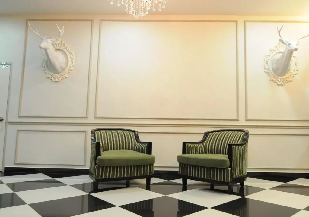Luscious Hotel