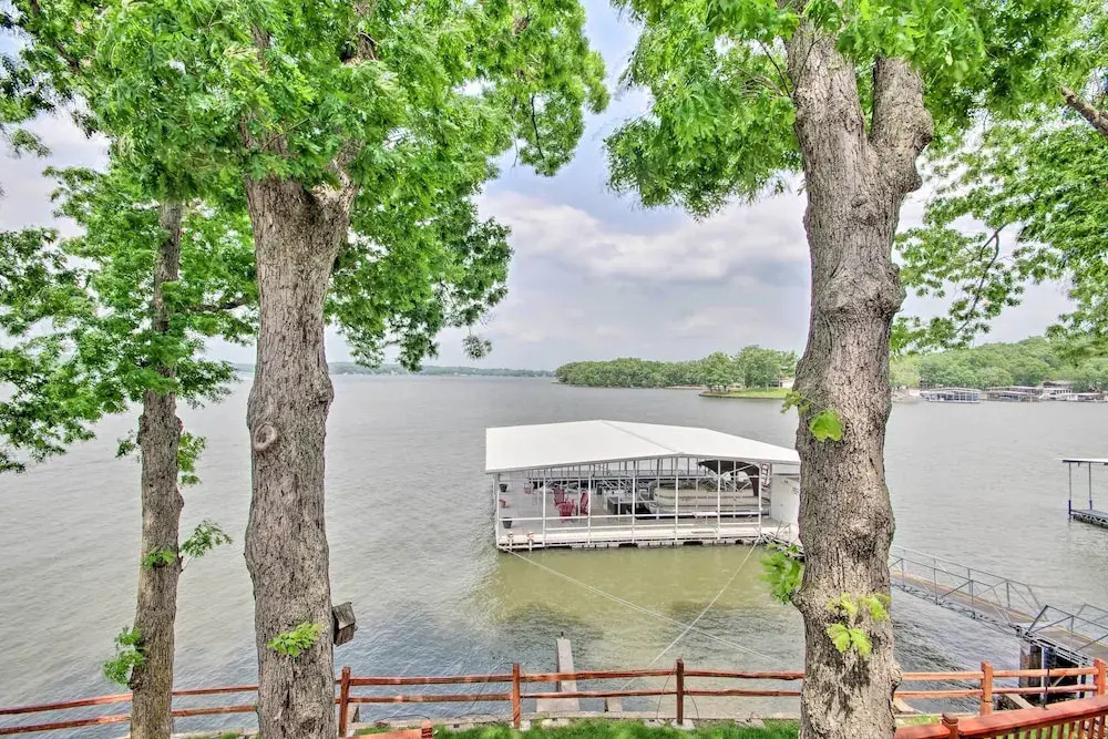 Hot Tub, Dock! Waterfront Lake Ozark Home!