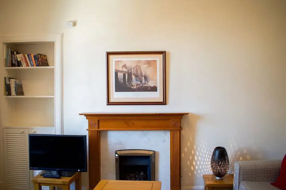 Bright 2 Bedroom Home in Edinburgh